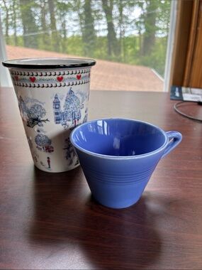 Cups in blue